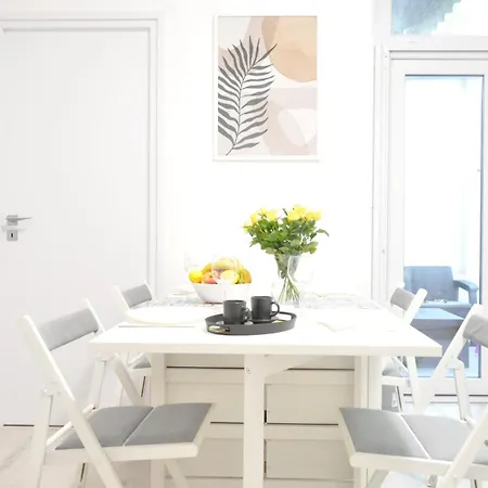 Appartamento Urban Oasis With Private Terrace Budapest