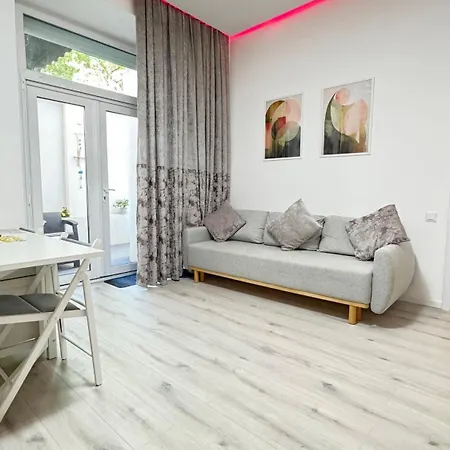 דירה Urban Oasis With Private Terrace *