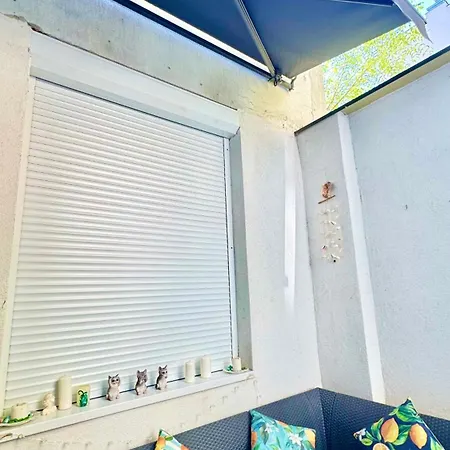 Urban Oasis With Private Terrace דירה בודפשט