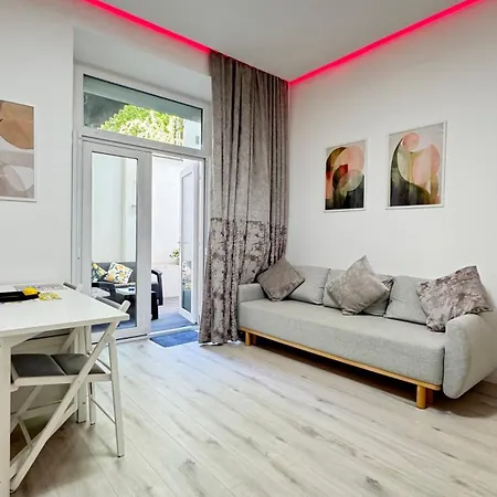 Urban Oasis With Private Terrace * Budapest