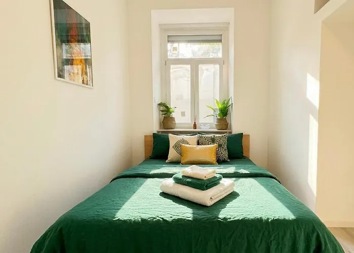 Urban Oasis With Private Terrace Appartement Budapest