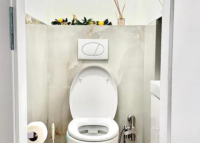 Urban Oasis With Private Terrace * בודפשט