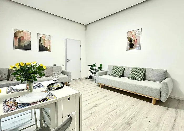 Urban Oasis With Private Terrace דירה *