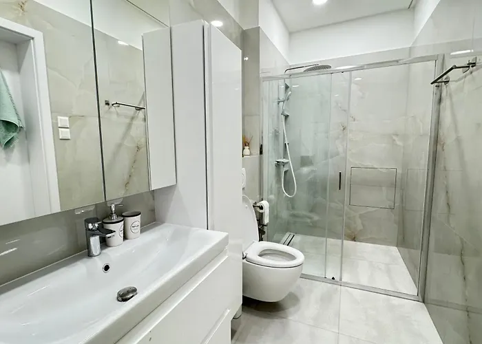 Urban Oasis With Private Terrace דירה *