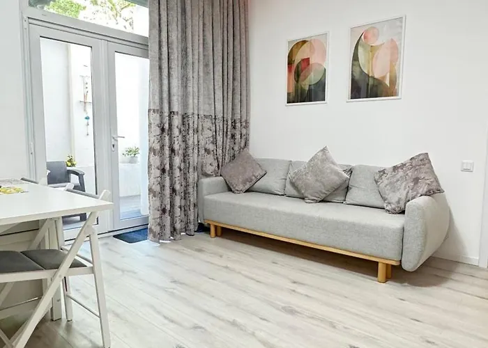 דירה Urban Oasis With Private Terrace *