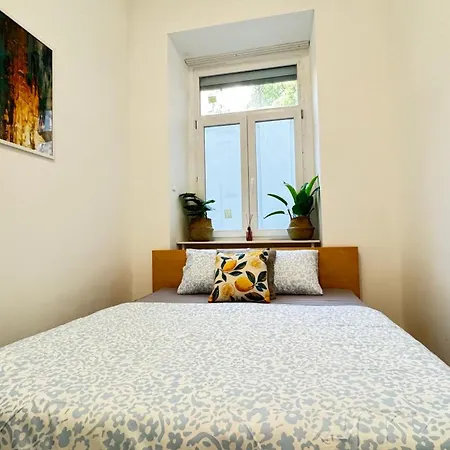 Urban Oasis With Private Terrace Апартаменты Будапешт