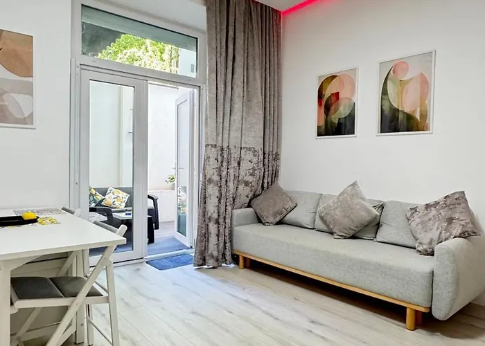 Urban Oasis With Private Terrace * Будапешт